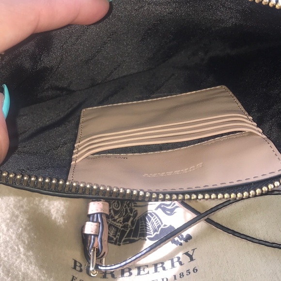 Burberry tan crossbody bag. - Picture 4 of 6
